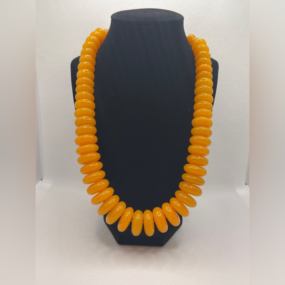- MACY DEPARTMENT STORE NECKLACE